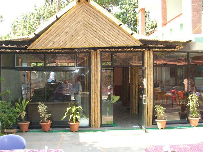 Oyo 7216 Kris Resort Goa Exteriör bild